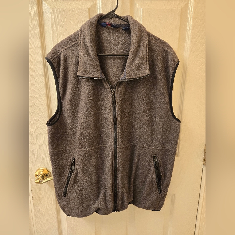 Men's Gray Fleece Vest